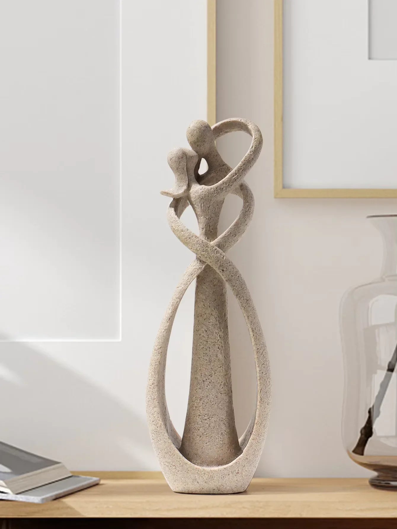 Nordic Embracing Couple Sculpture – Romantic Home Decor for Bookshelf, Living Room & Bedroom