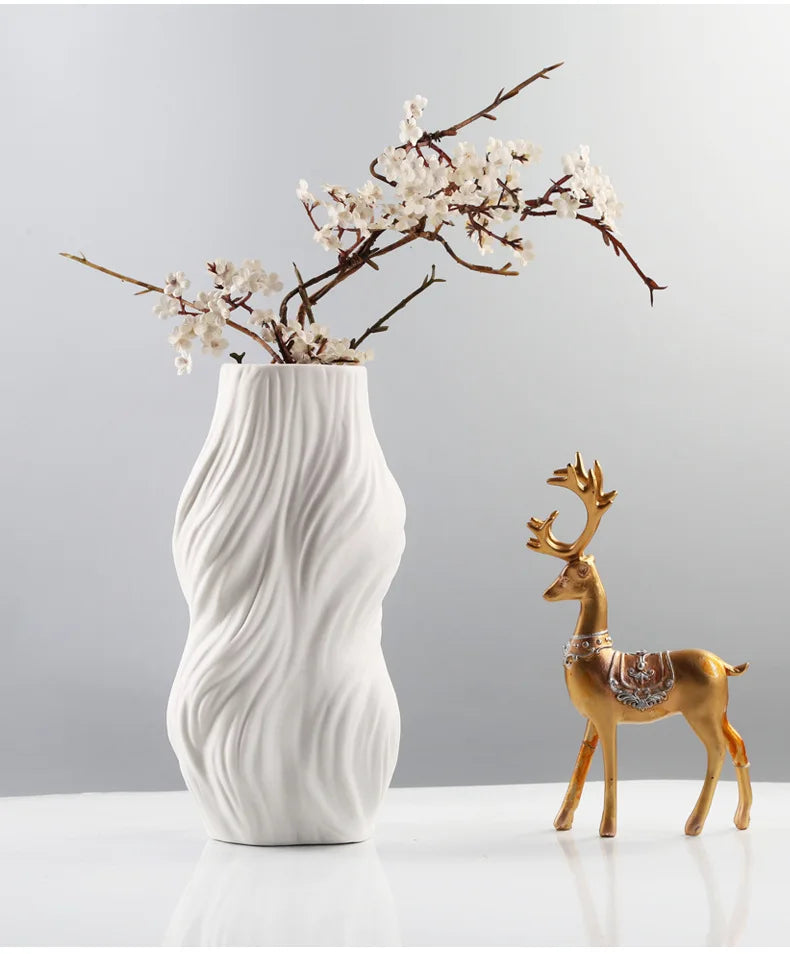 Simple European home decor ornaments, white ceramic vases, living room wine cabinets, dried flower crafts, flower utensils